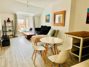 Central modern 1 Bed 1 Bath flat